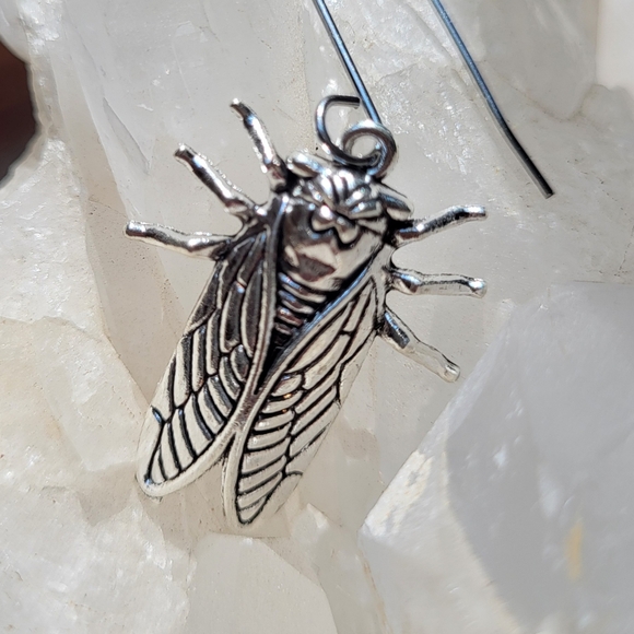 Silvertone cicada dangle earrings - Picture 3 of 8